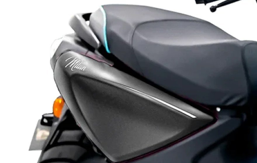 Milán 150: asiento y maleta